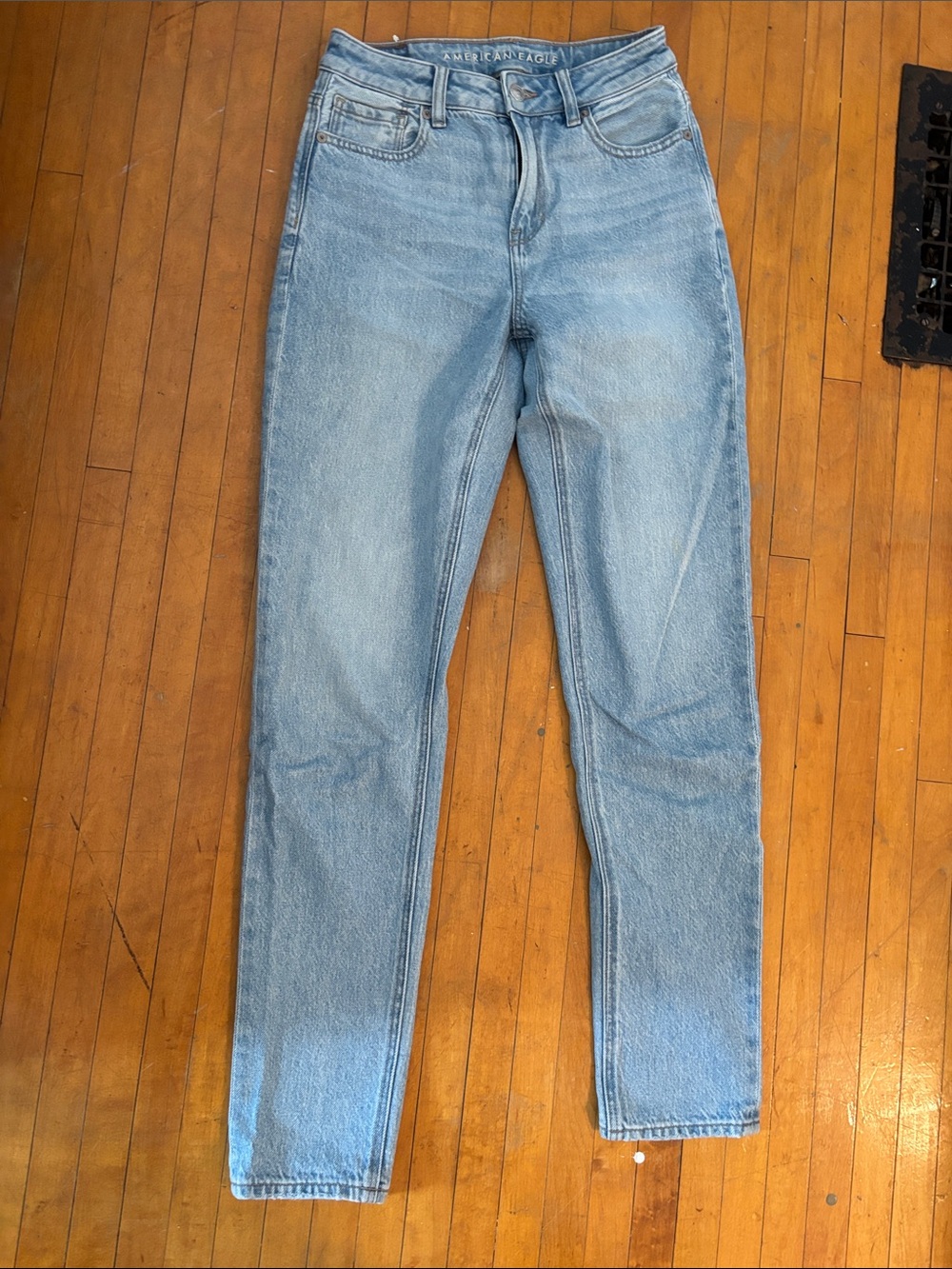 American Eagle Outfitters Light Wash High-Rise Mom Jean